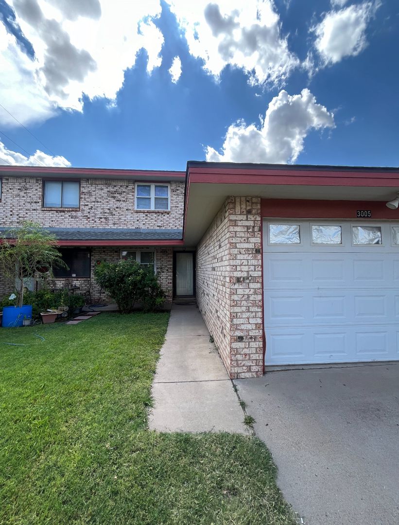 Townhouse with Garage! 
