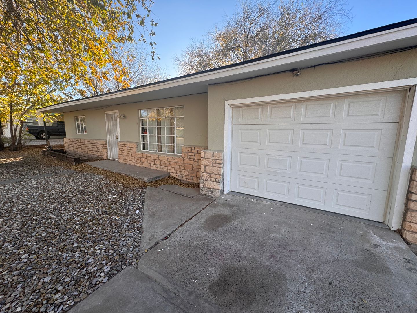 Roswell House: 1204 S Missouri     (566)