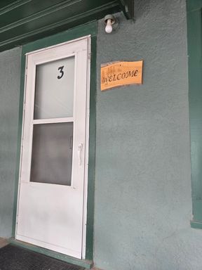 Studio Apartment Near Wingfield Park and Midtown - Bills Paid! MOVE IN SPECIALS!