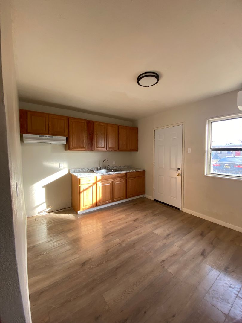 Artesia Apartment: 1509 W Hank Ave