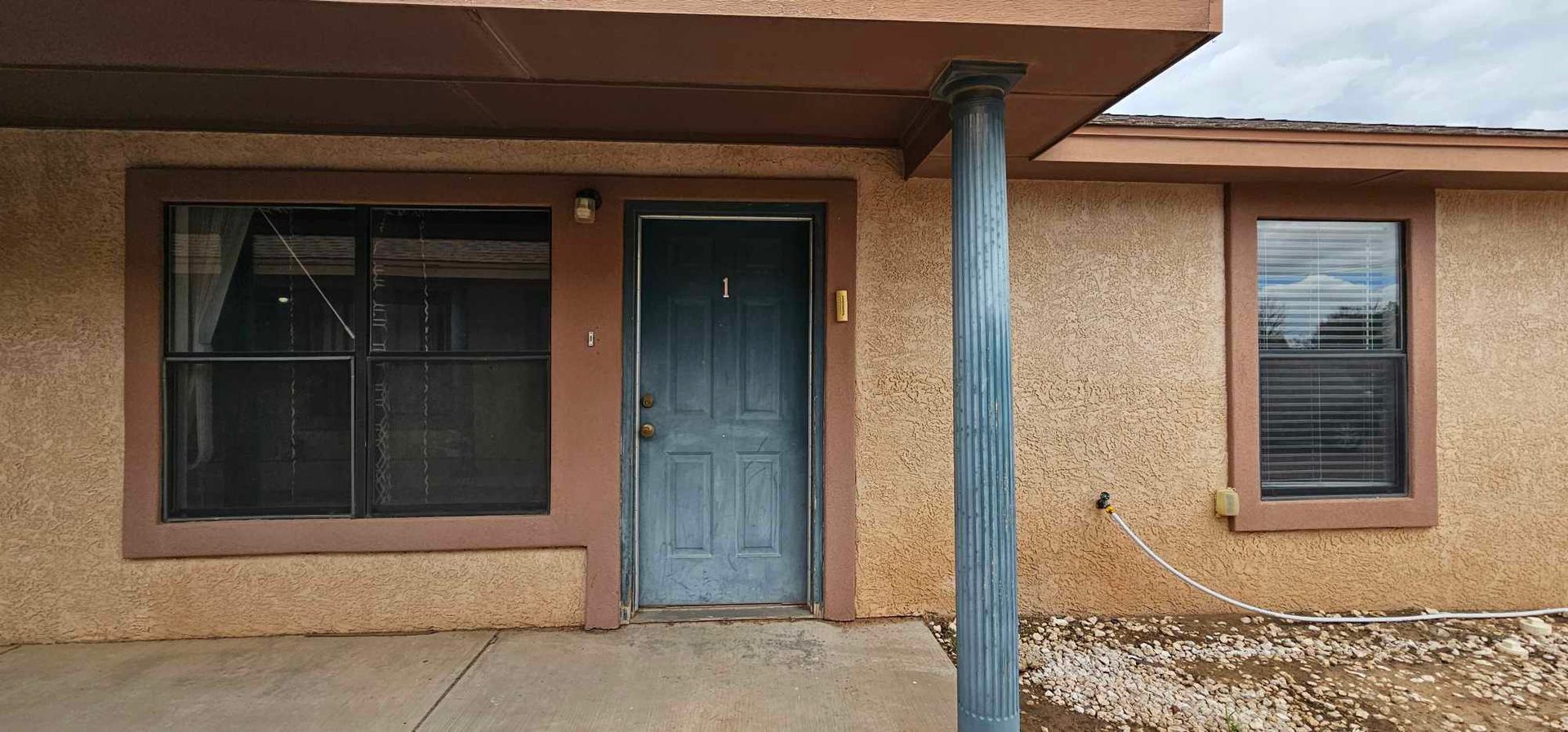 Portales Apartment: 904 S Dallas Ave