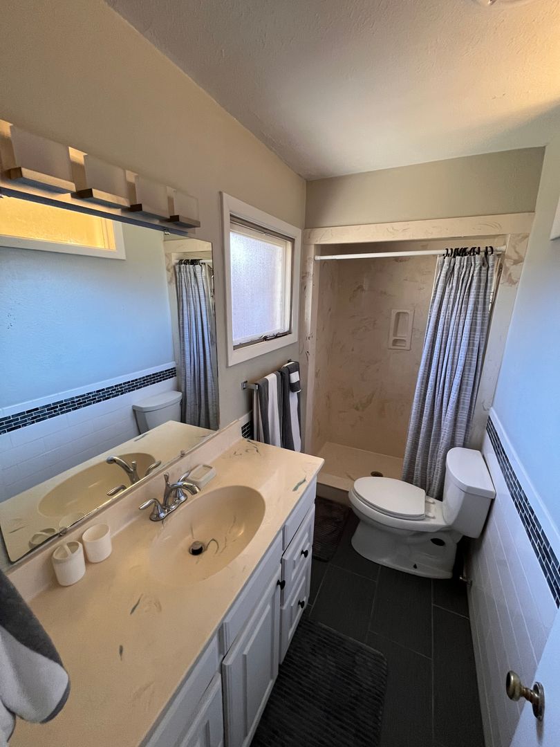 Roswell House: 3101 Delicado (717)