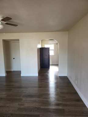 Two Bedroom, One Bath Apartment - Water Paid! – photo 1