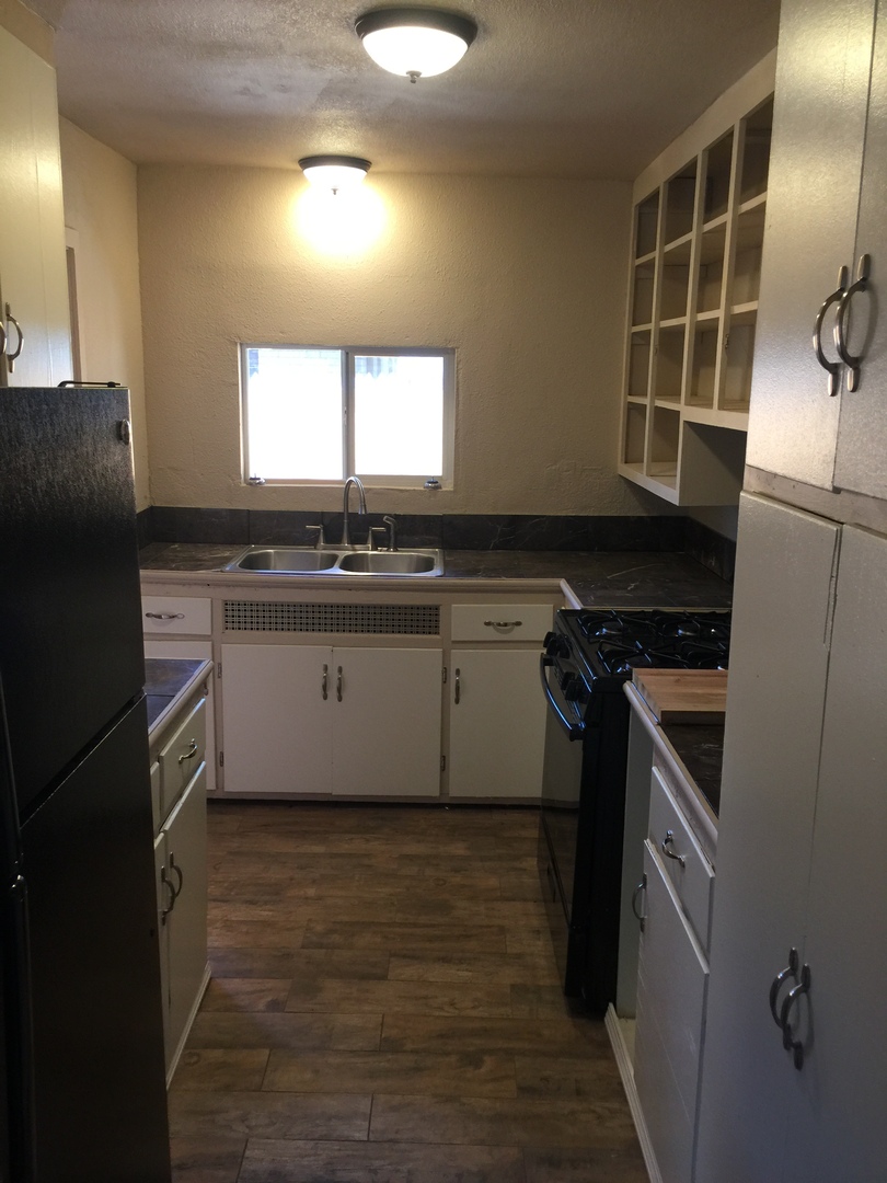 Roswell Apartment: 202 W Tilden Street
