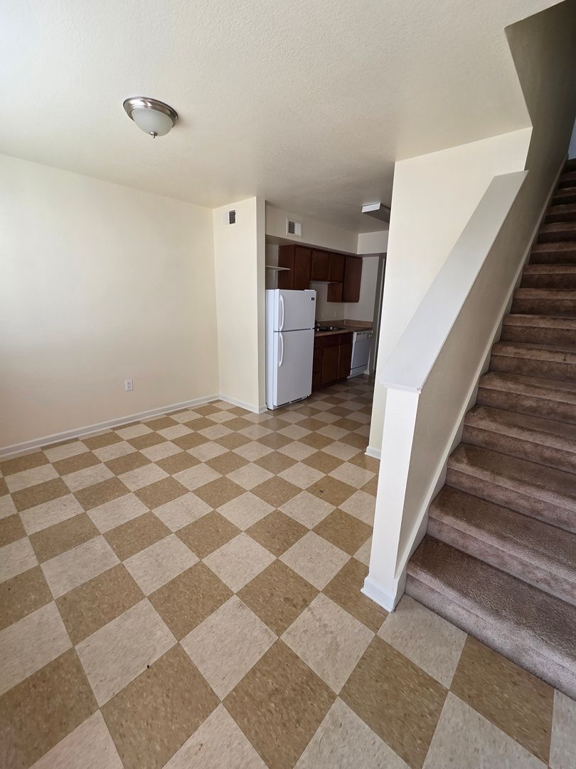 Clovis Apartment: 1100 Sycamore St.