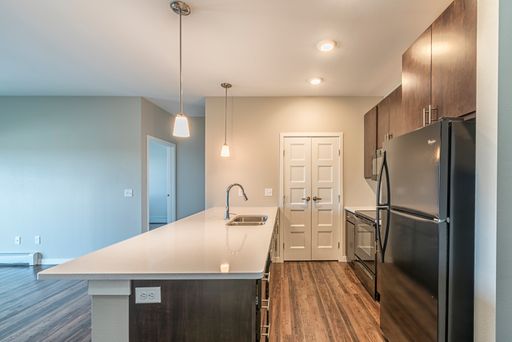 Pet-friendly, modern comfort apartments in South Fargo! – photo 1