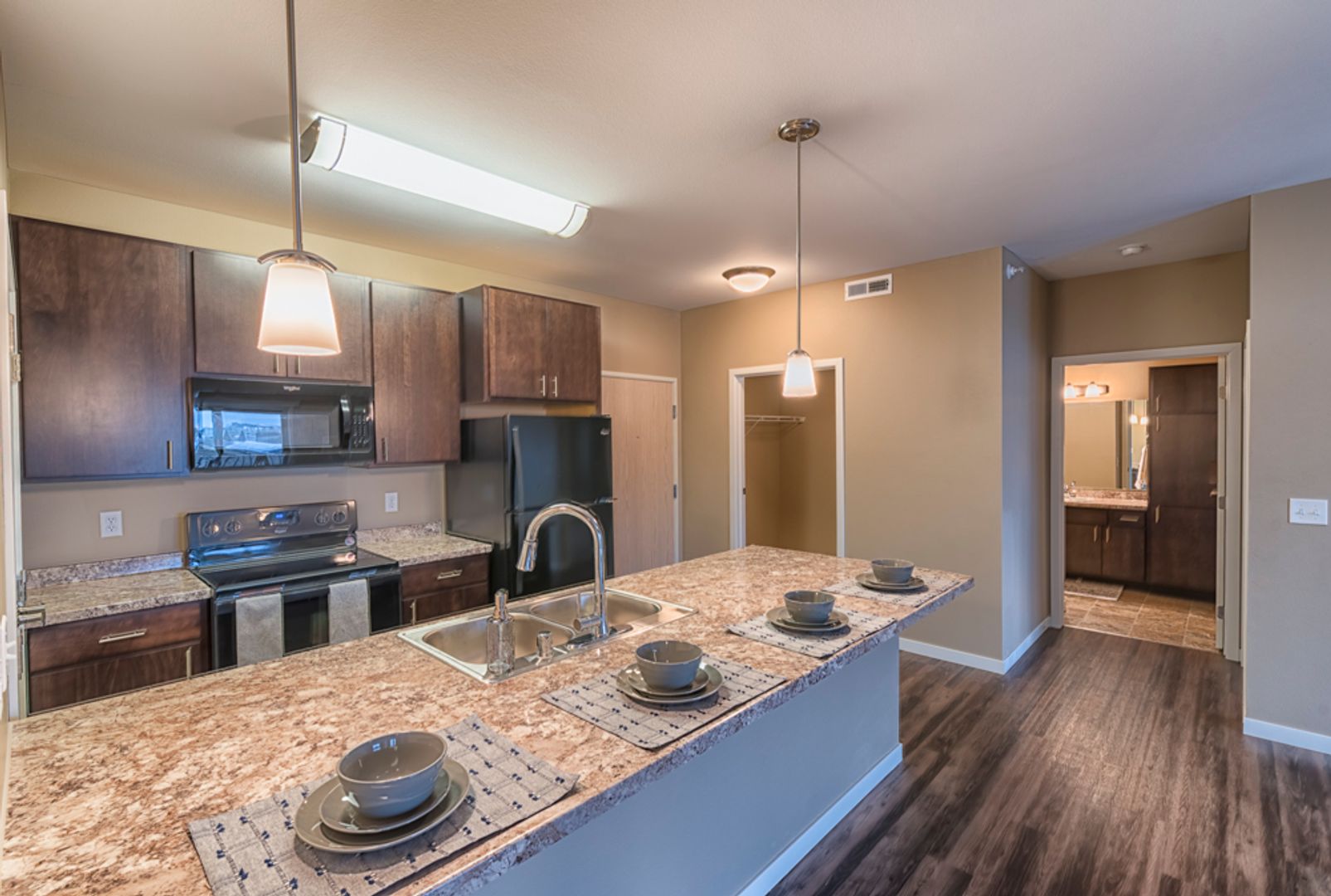 Moorhead Apartment: 1402 Belsly Blvd