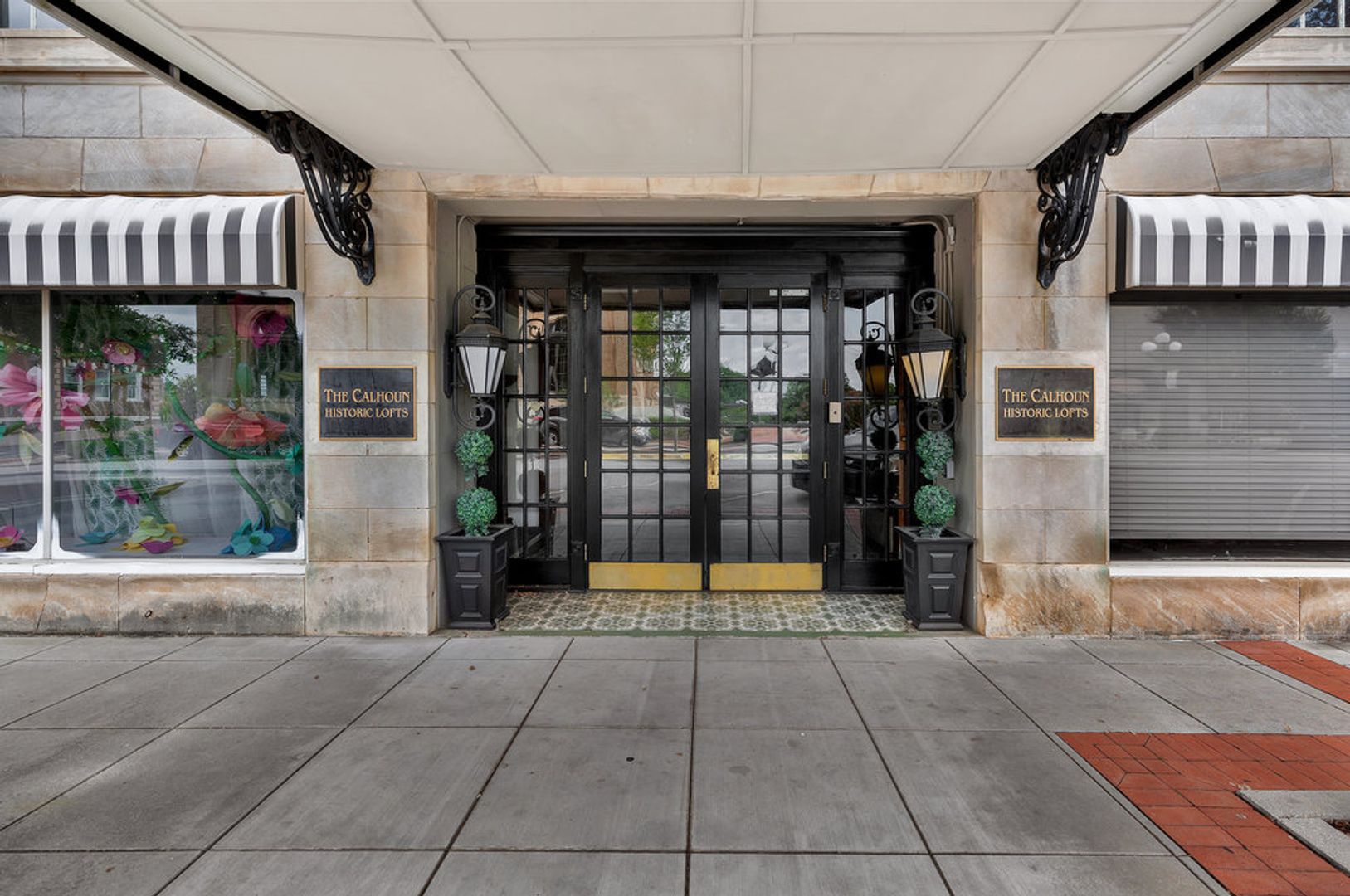 Anderson Apartment: 402 North Main Street