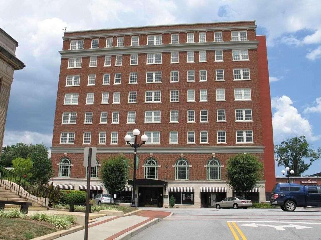Anderson Apartment: 402 North Main Street