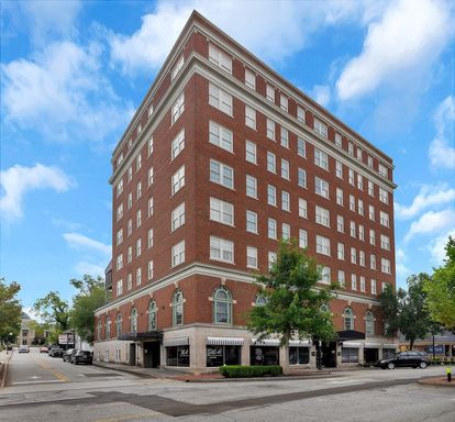 Downtown Studio Apartment w/ bonus room – photo 1