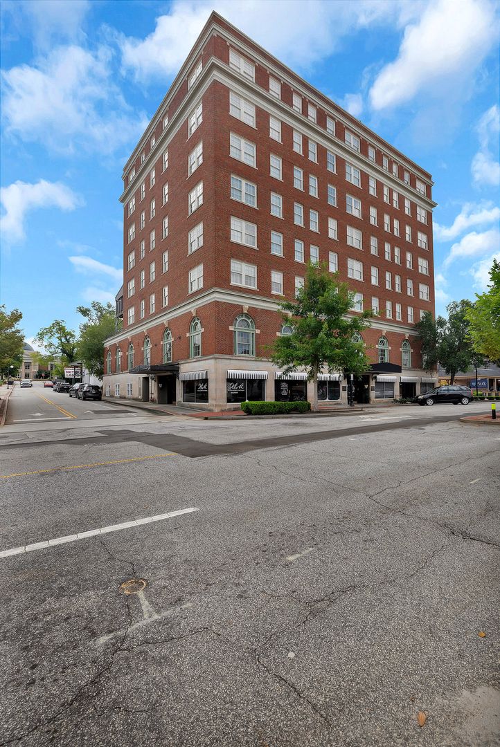 Anderson Apartment: 402 North Main Street