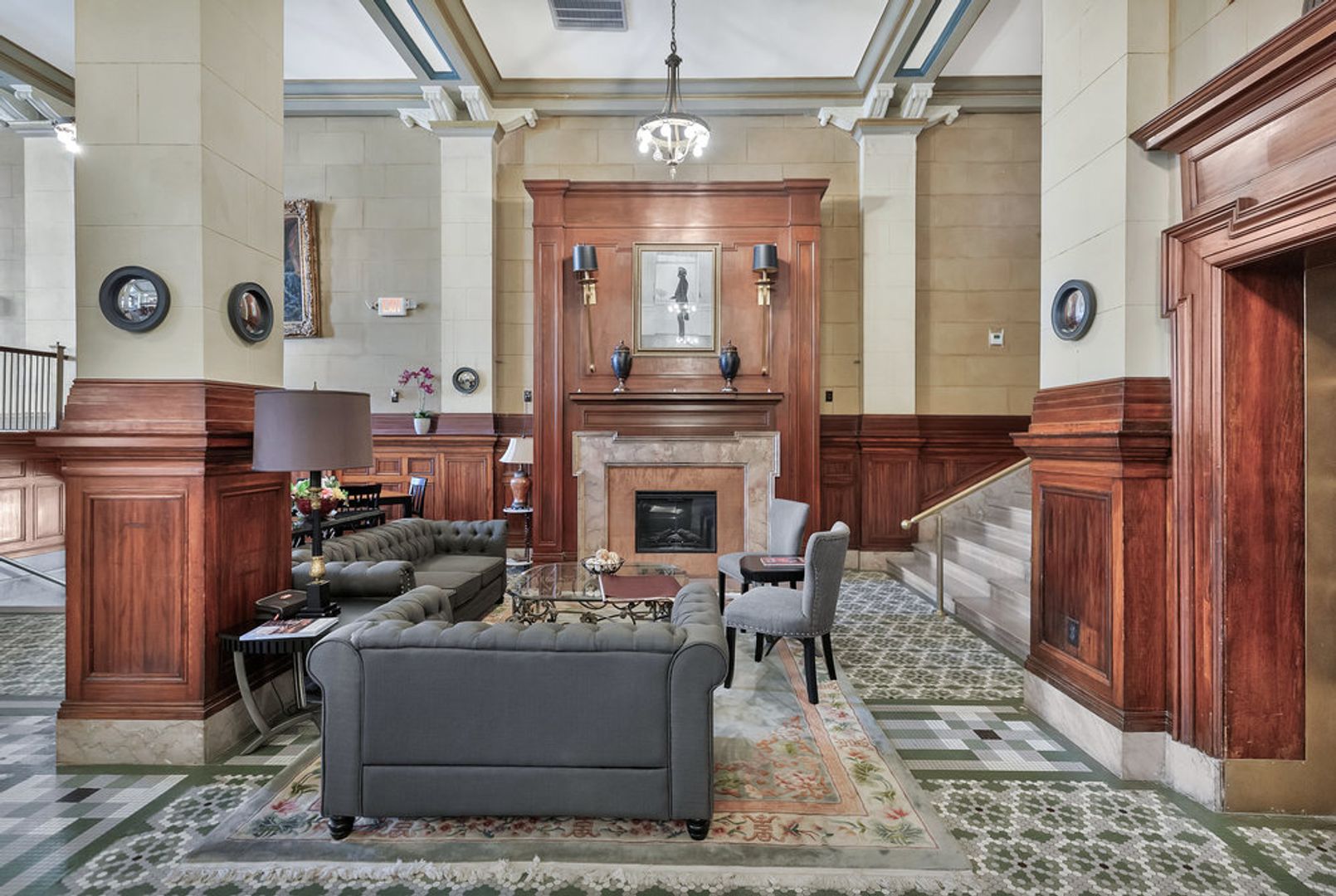 Anderson Apartment: 402 North Main Street