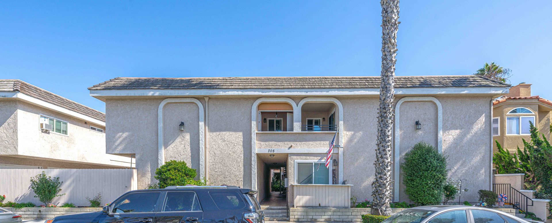 Huntington Beach Apartment: 208 19th St.