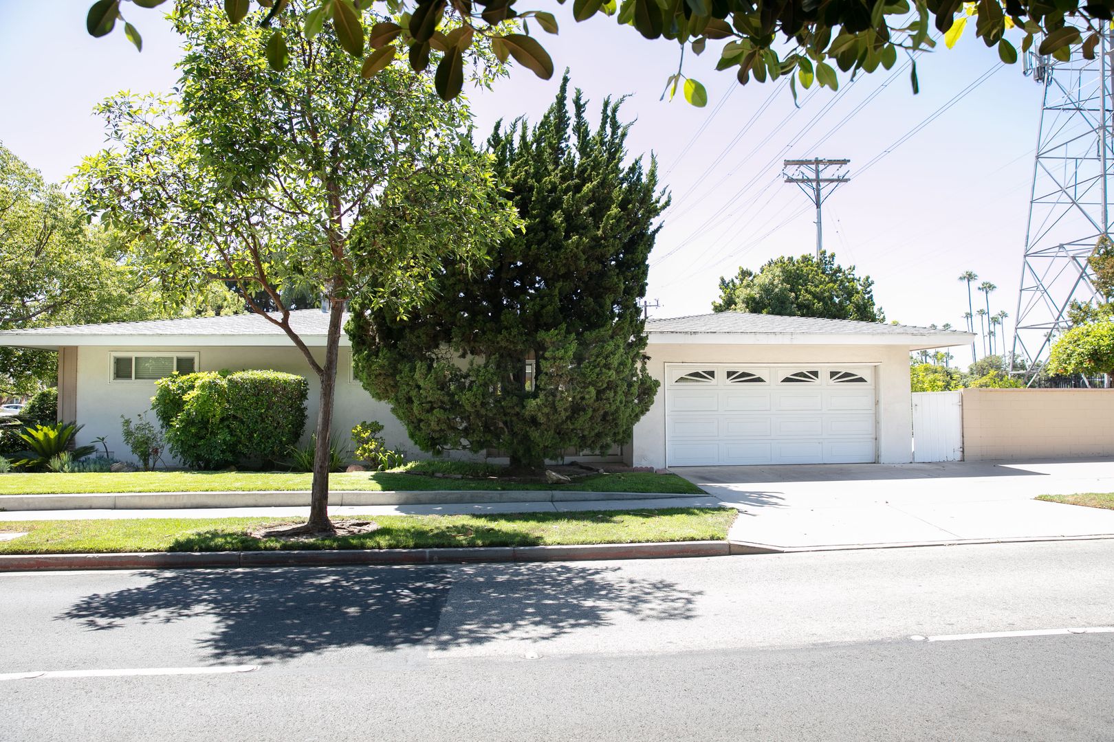 Anaheim House: 1203 W Laster Avenue