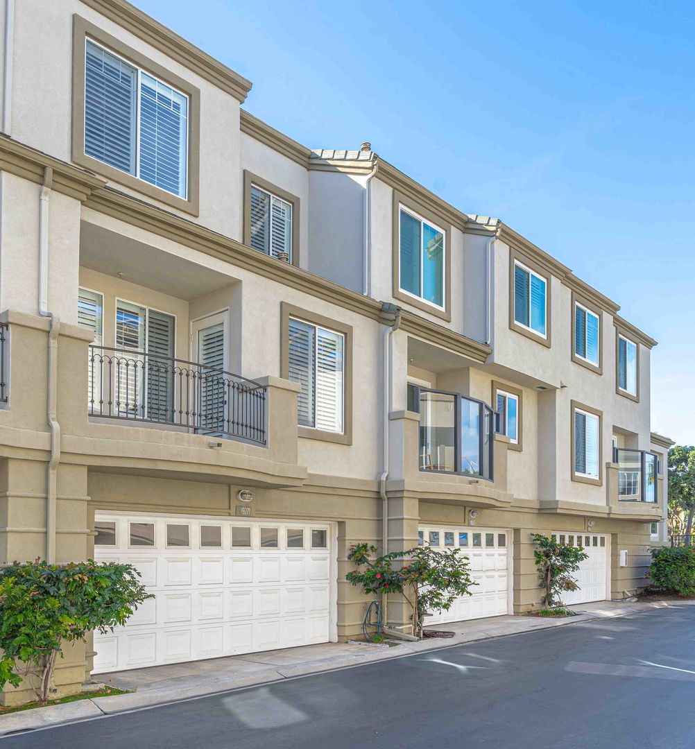 Huntington Beach Townhome: 19271 Surfwave Drive