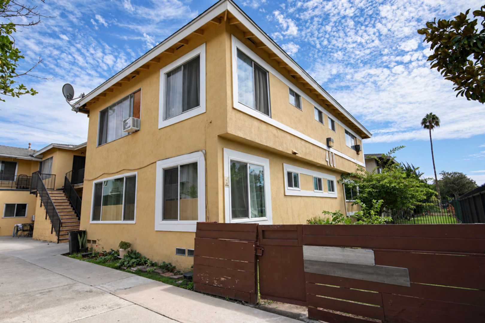 Anaheim Apartment: 400 N. Bush St.