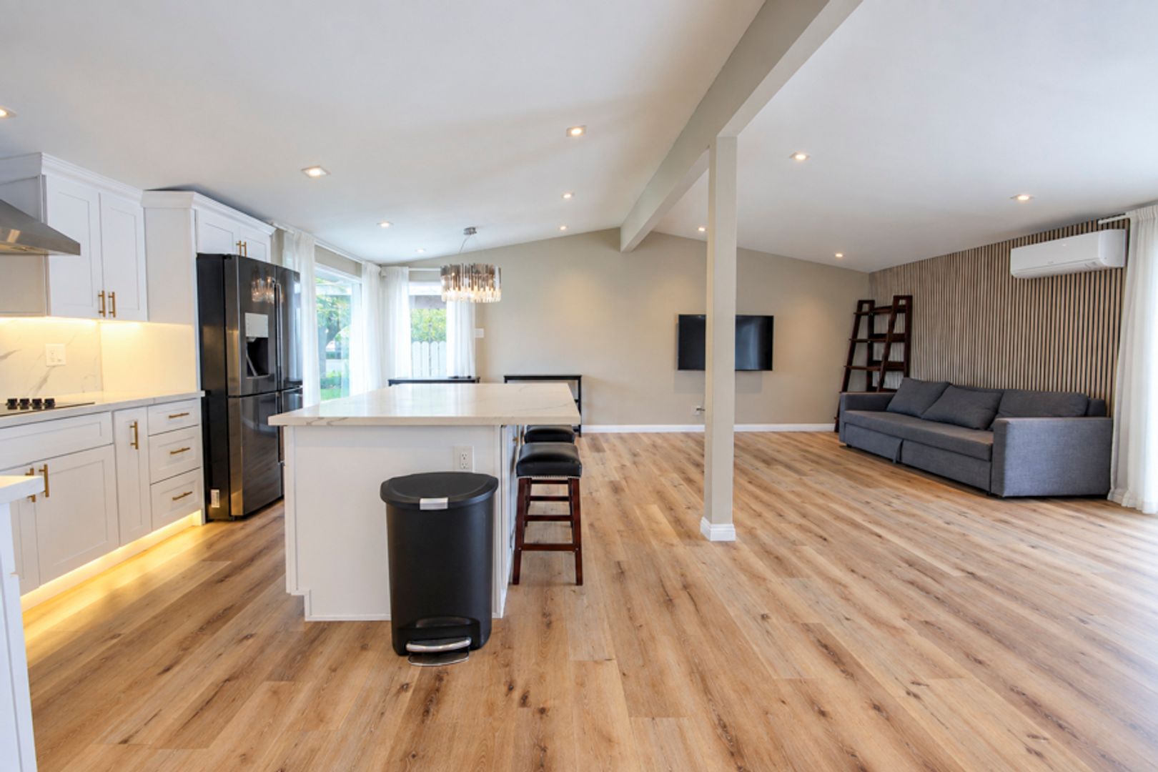 Costa Mesa House: 660 Beach Street