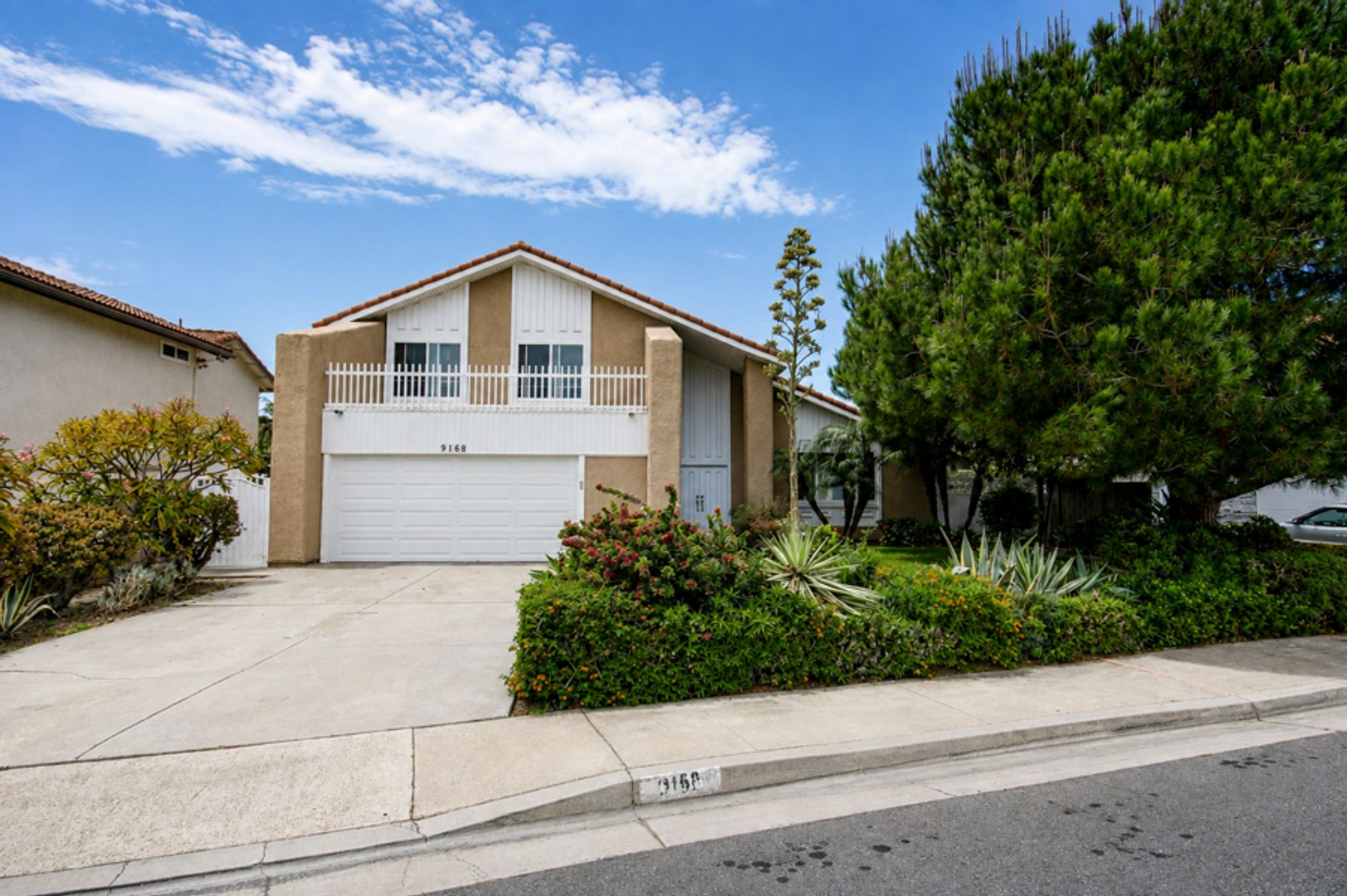 Fountain Valley House: 9168 Nadine River Circle