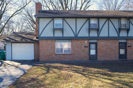 3 Bed 1.5 Bath Rental at 4812 E. Schooner Rd. - A, Columbia, MO – photo 1
