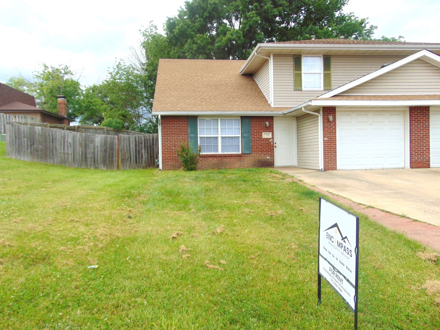 Columbia Townhome: 1709 N. Lakewood Dr.