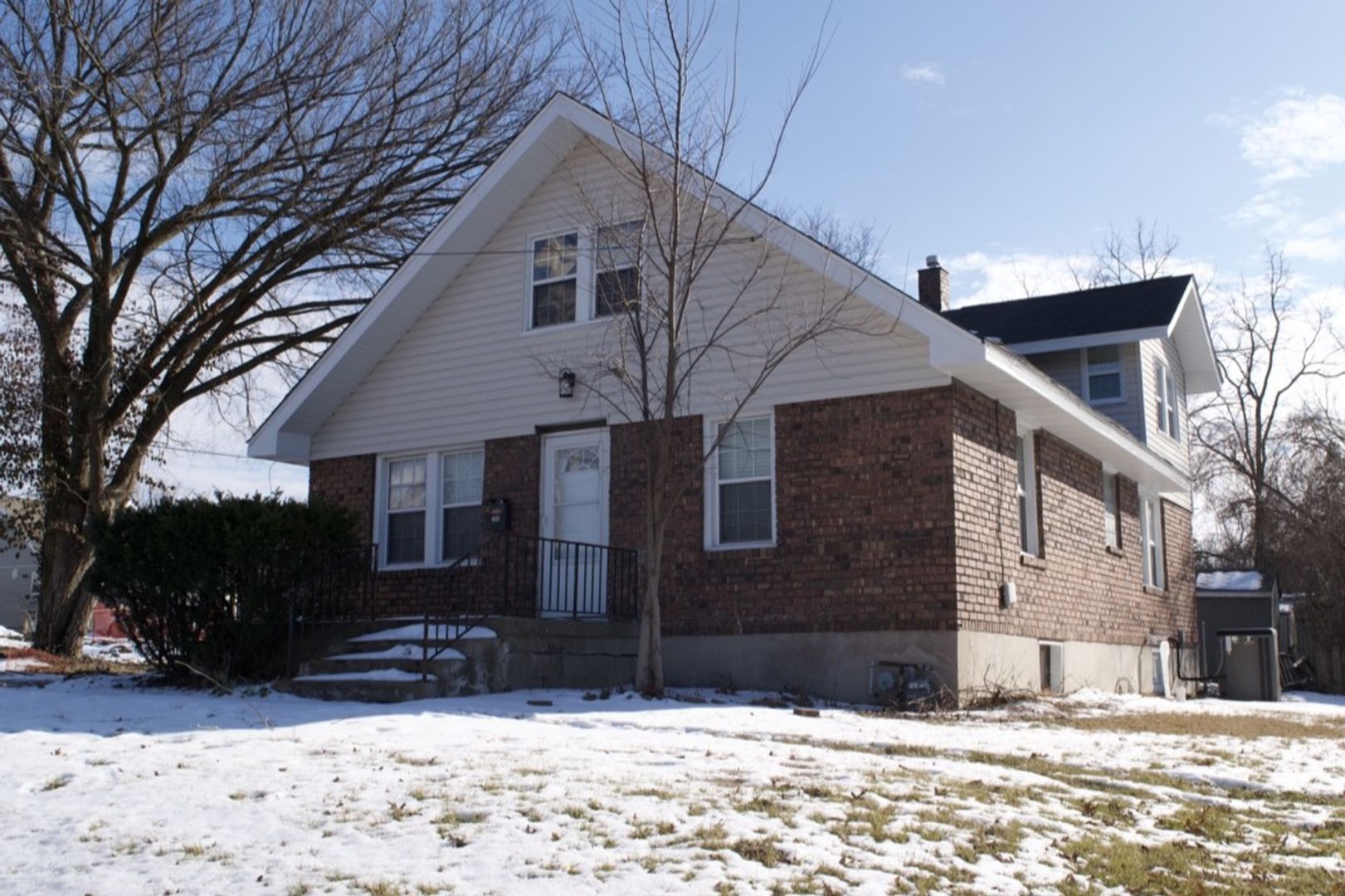 Columbia House: 1006 W. Broadway