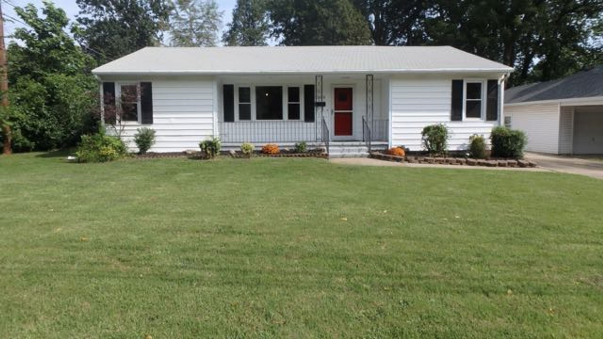 Columbia House: 1503 W. Ash St.