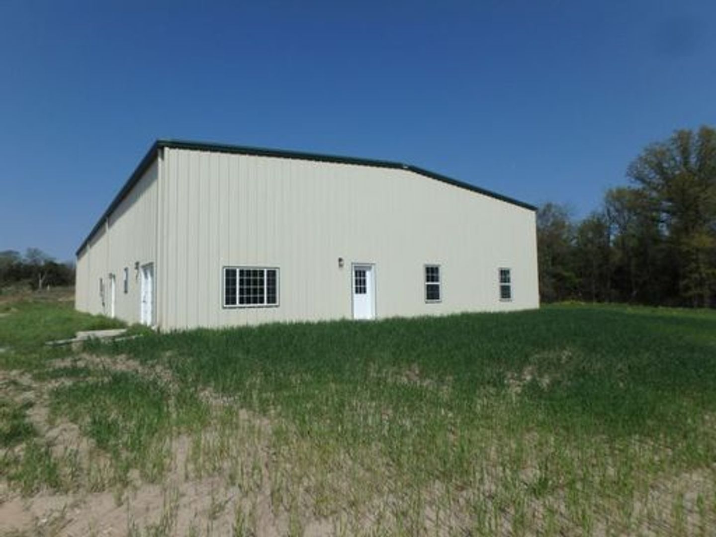 Harrisburg House: 1620 County Road 409