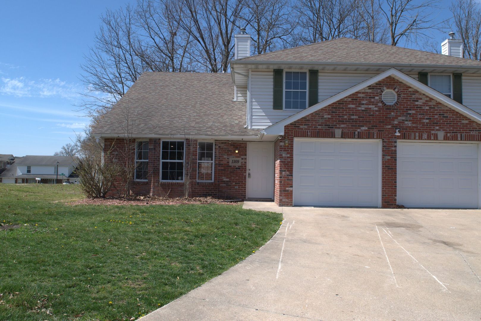 Columbia Apartment: 1309-1311 Godas Dr.