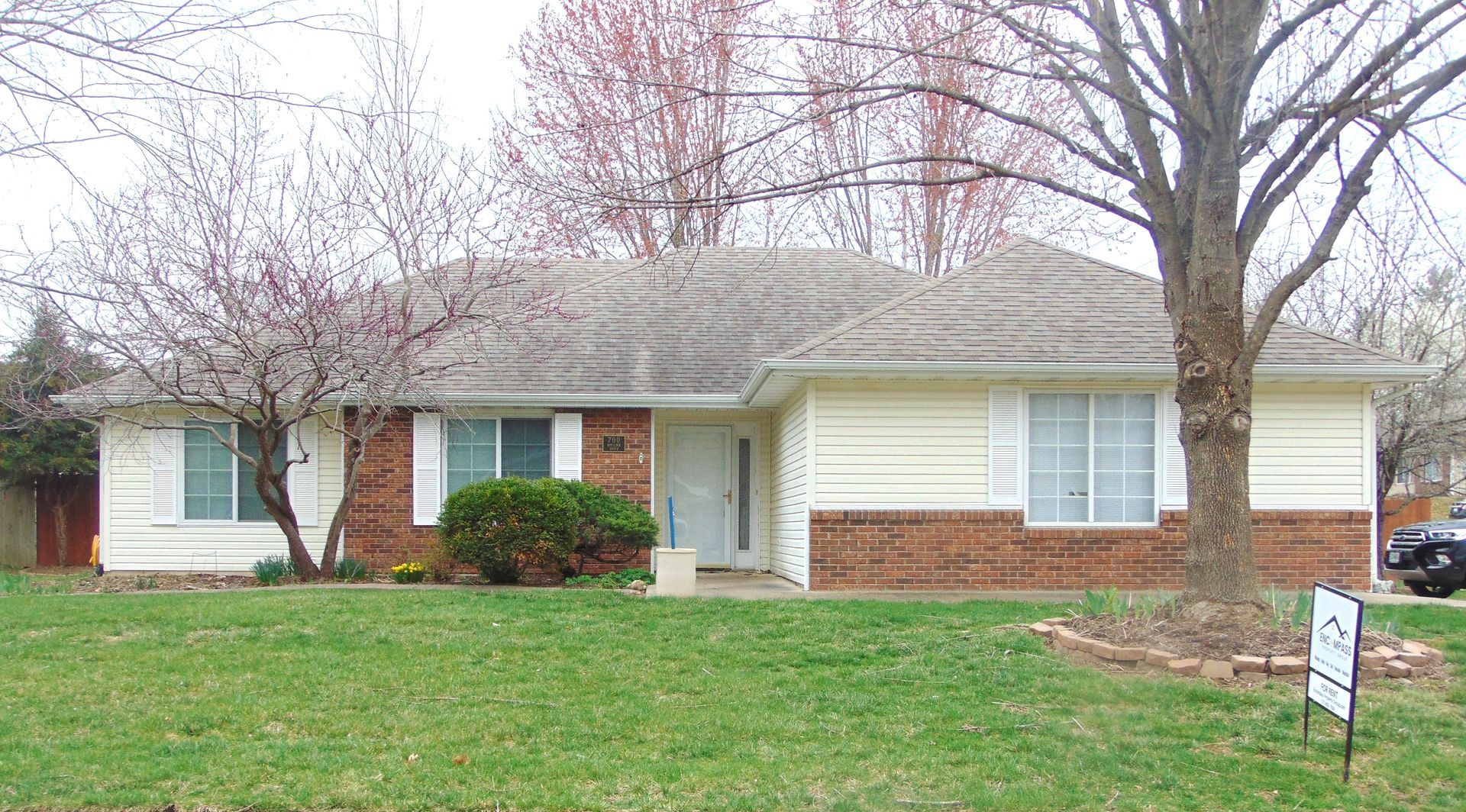 Columbia House: 700 Boulder Dr.