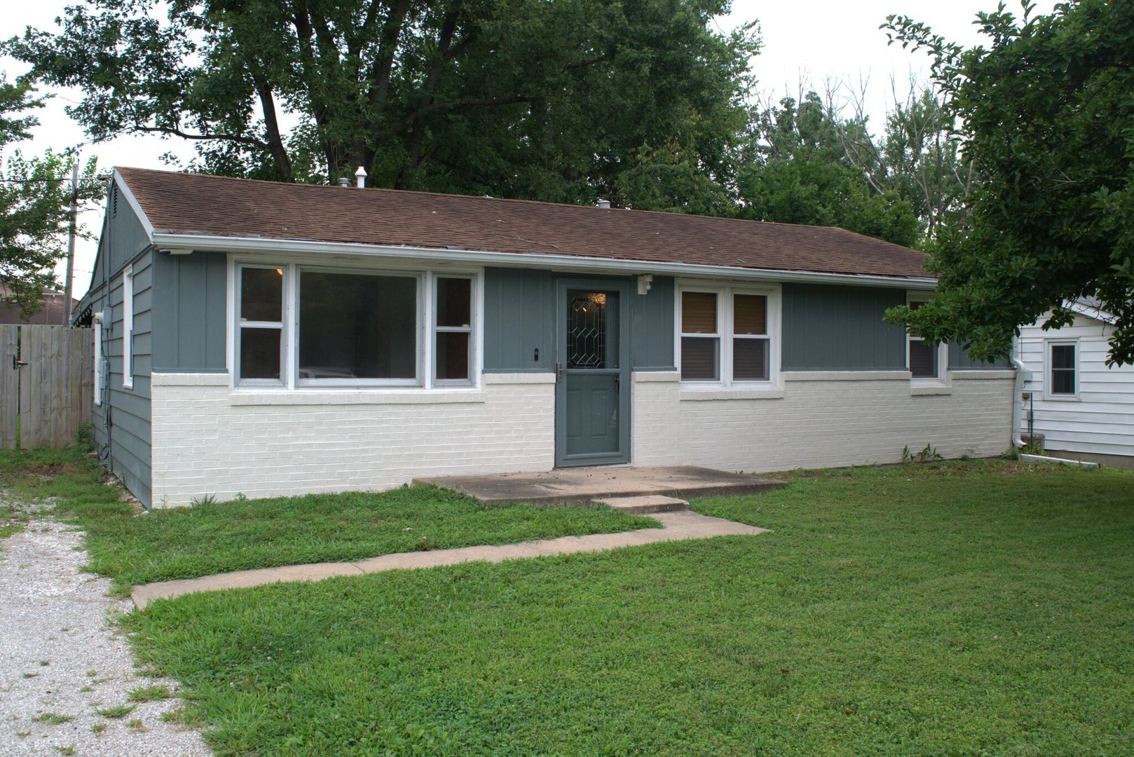Columbia House: 416 Victoria Dr.