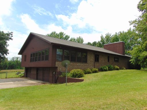 Amazing 3 Bed 2 Bath Country Home With Fabulous Views!