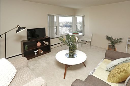 Mount Royal Manor – photo 1