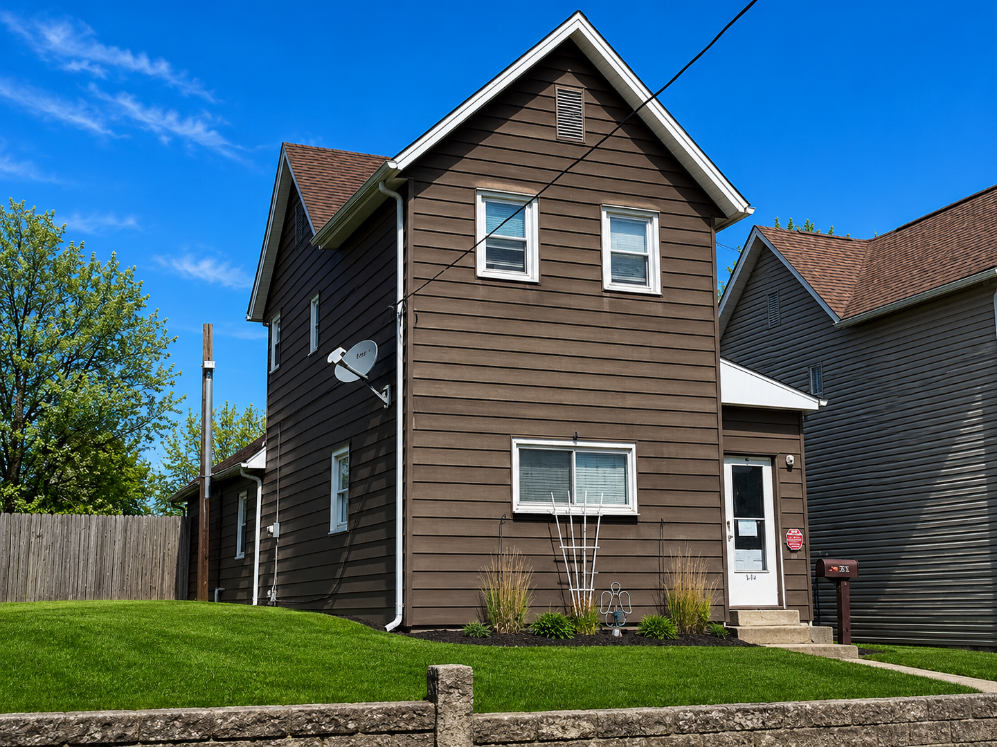 Newark House: 308 Wilson St