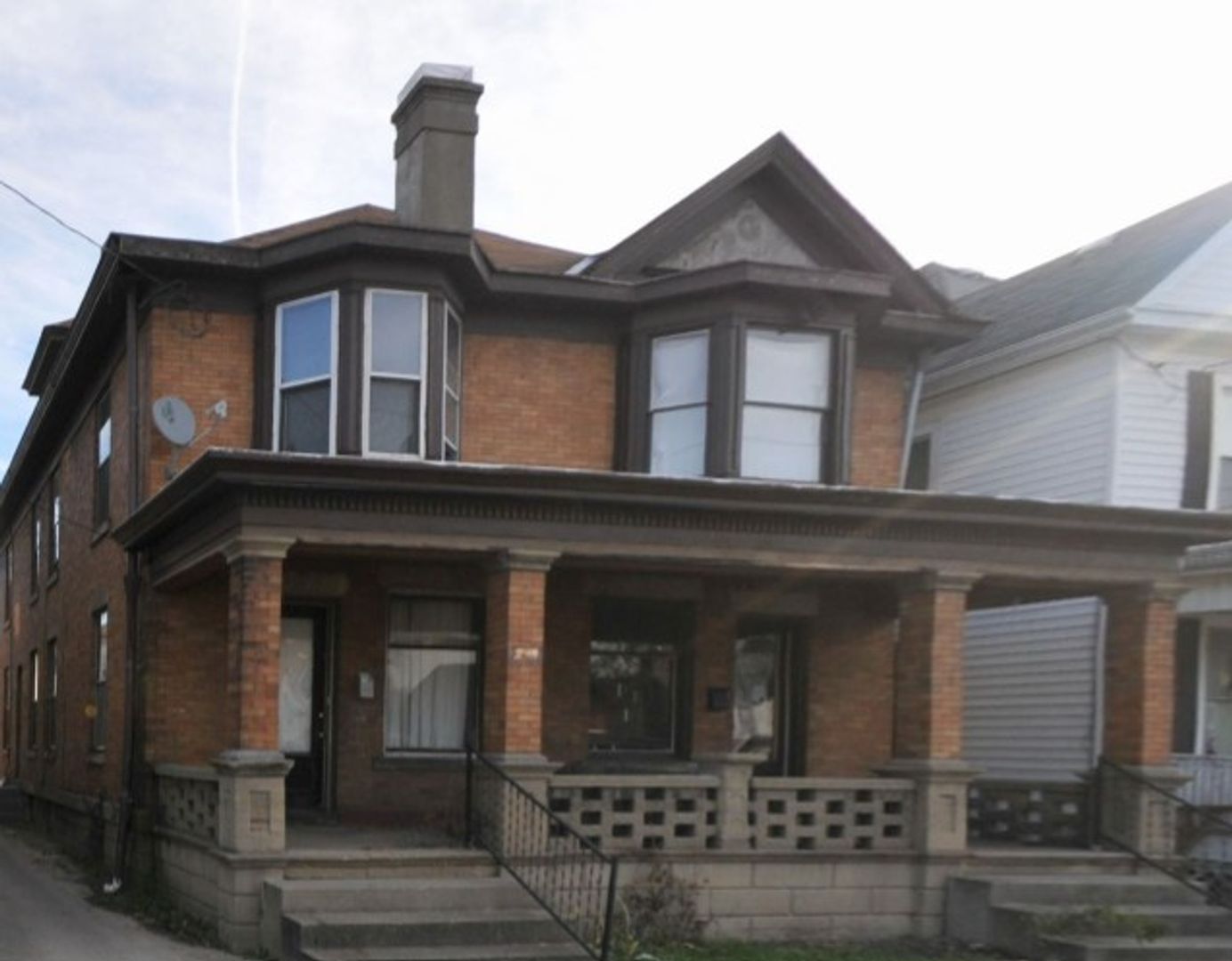 Newark Townhome: 286 Mt Vernon Rd