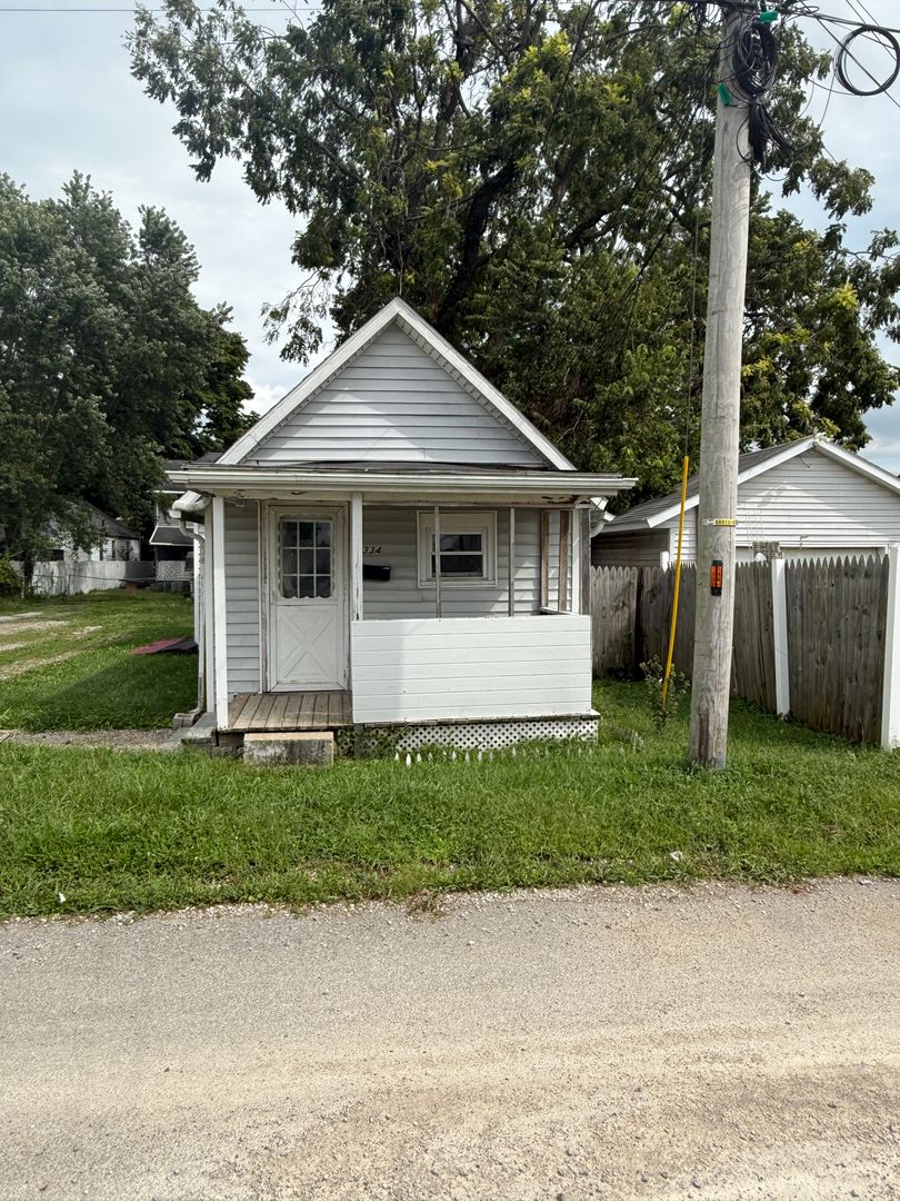 Newark House: 334 W Church St