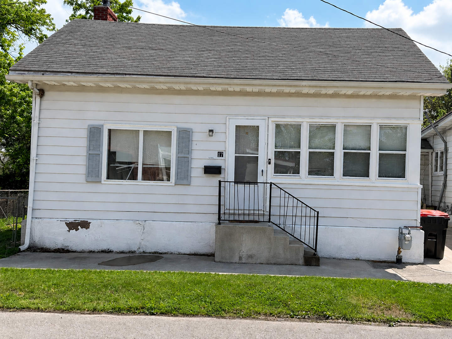 Newark House: 17 Poplar Ave