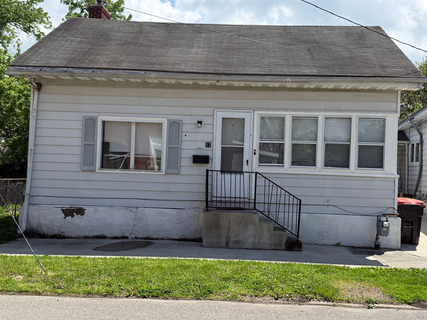 Newark House: 17 Poplar Ave