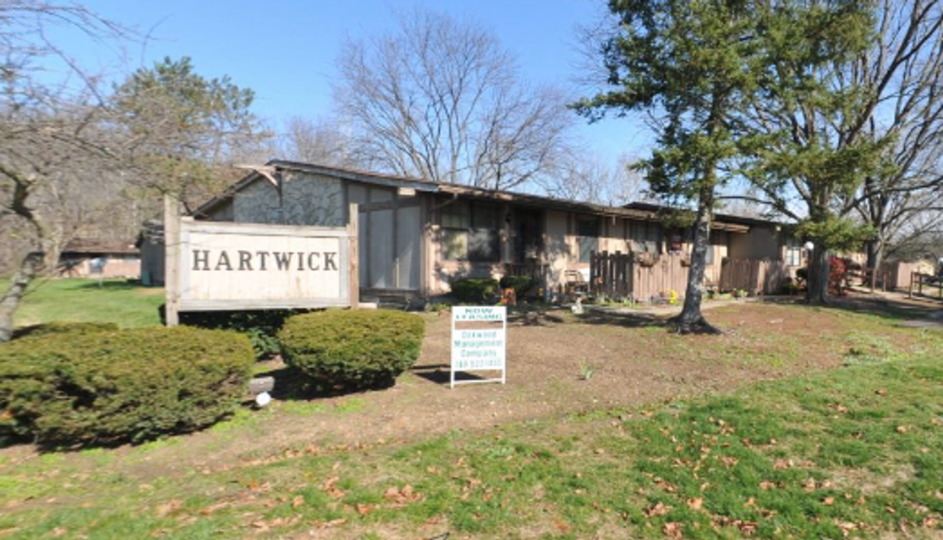 Newark Apartment: N 40th St