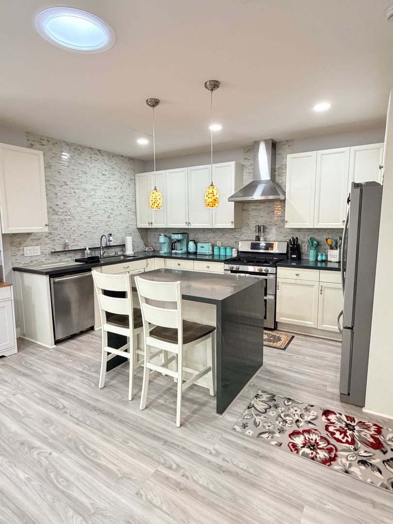 La Mesa House: 10628 Louisa Dr
