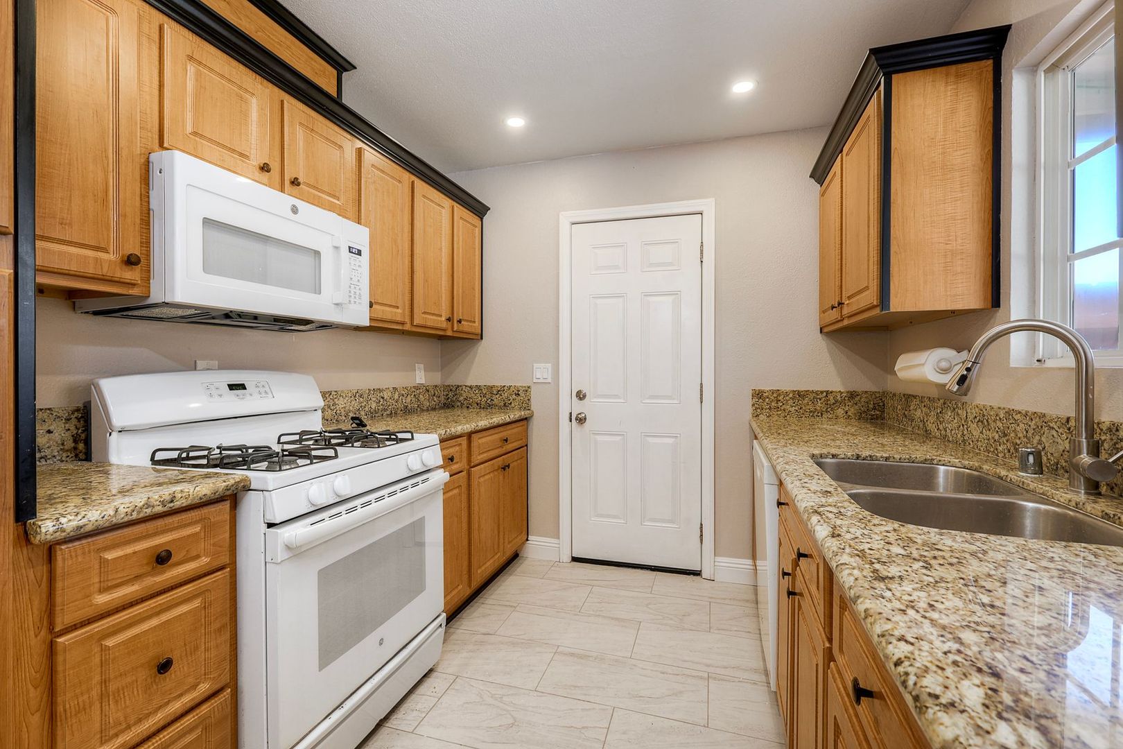 Chula Vista House: 71 E Palomar St
