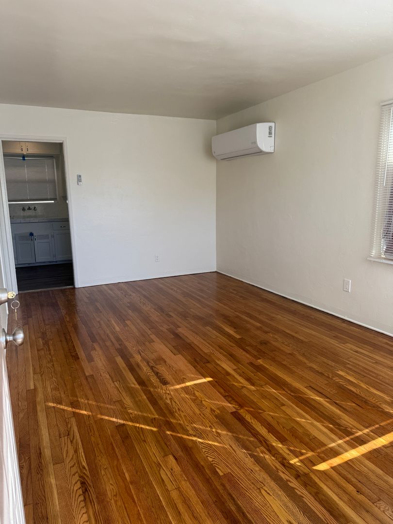 San Diego Condo: 5008 Muir Ave