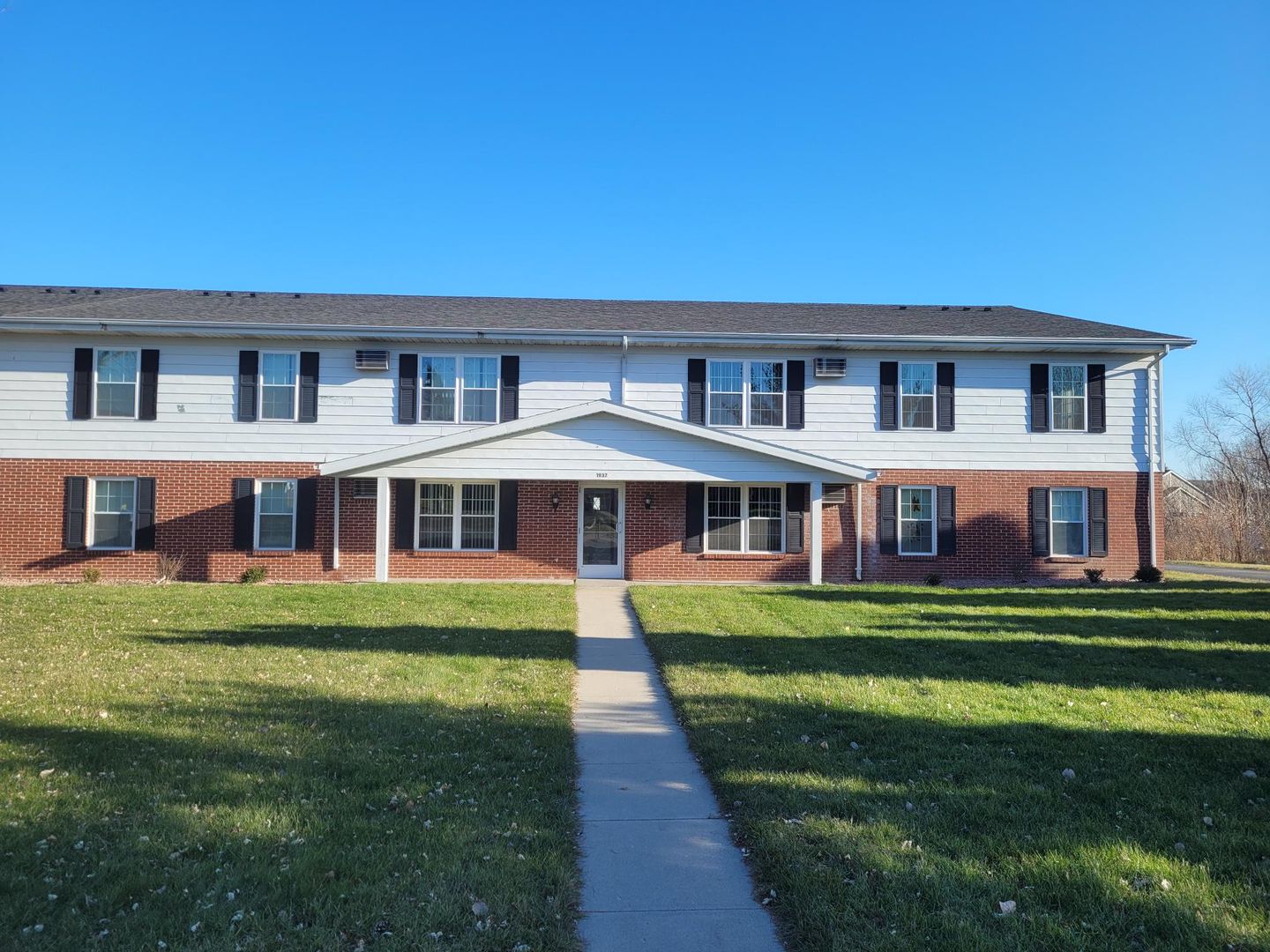 West Bend Apartment: 1934 Sylvan Way