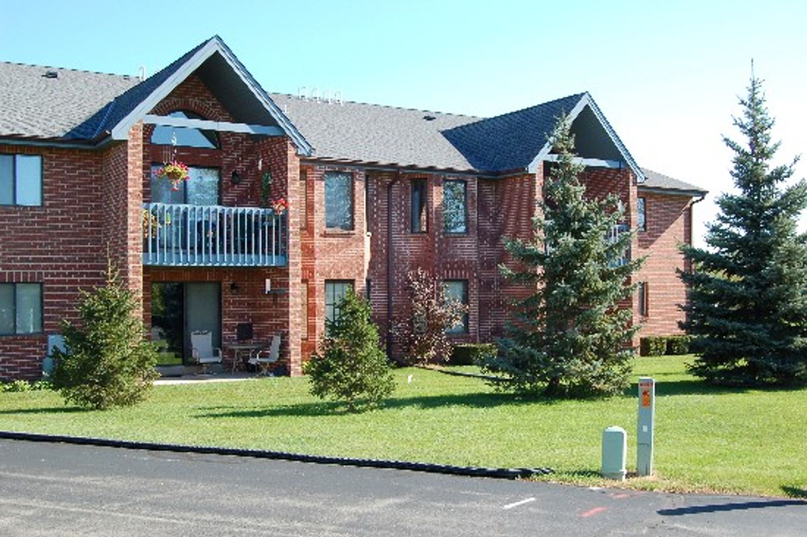 Sussex Apartment: N58W23917 Hastings Court