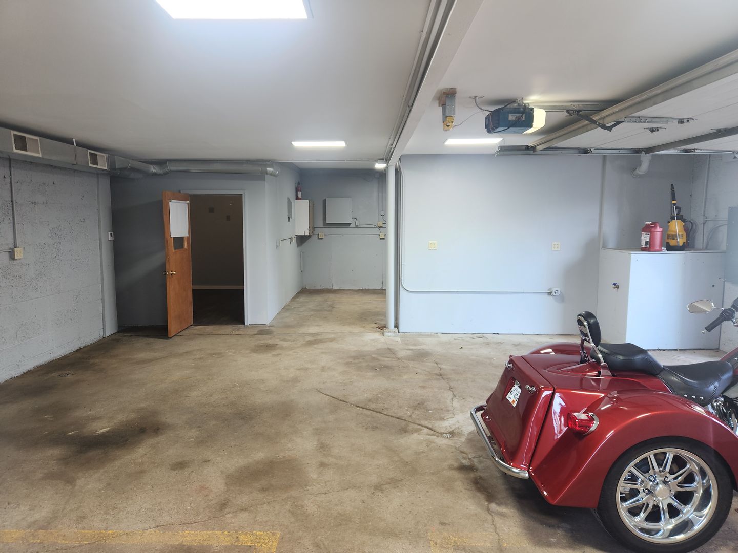 Menomonee Falls Apartment: N91 W16356 Pershing Drive