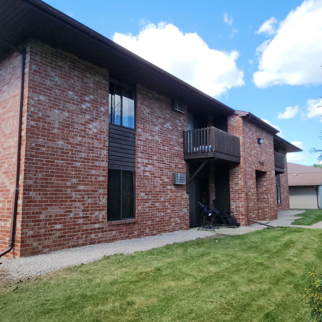 Appleton Apartment: 2521 Honey Lou Court