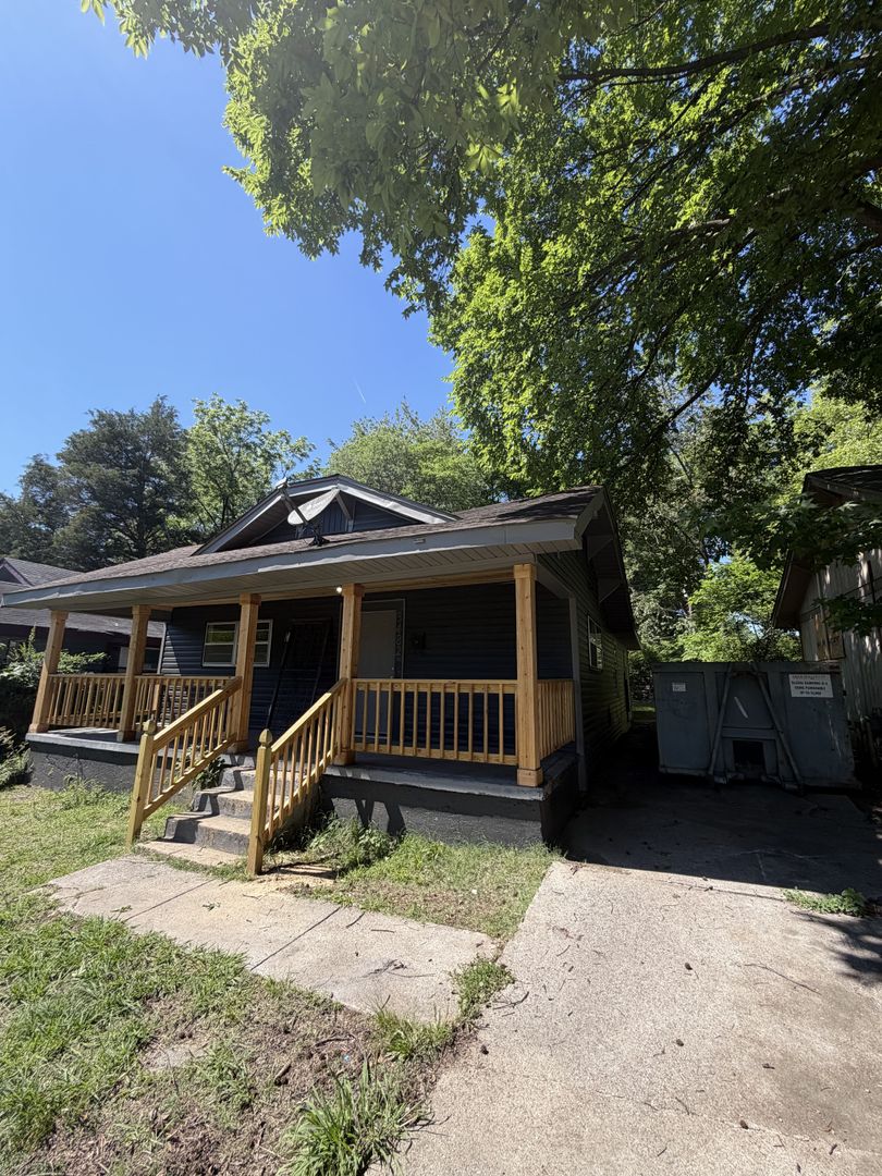 Memphis House: 3482 Lamphier Ave