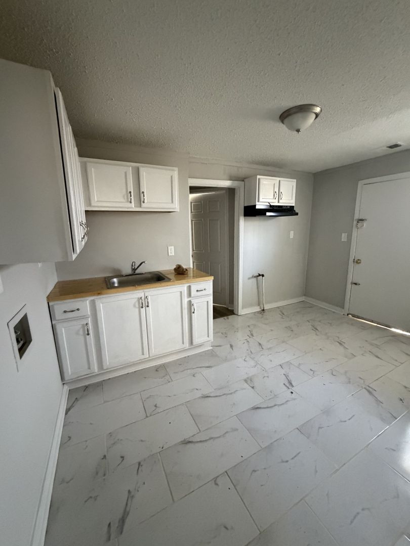 432 N Montgomery St 4 of 7