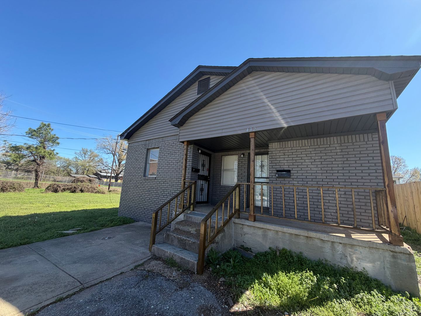 Memphis House: 432 N Montgomery