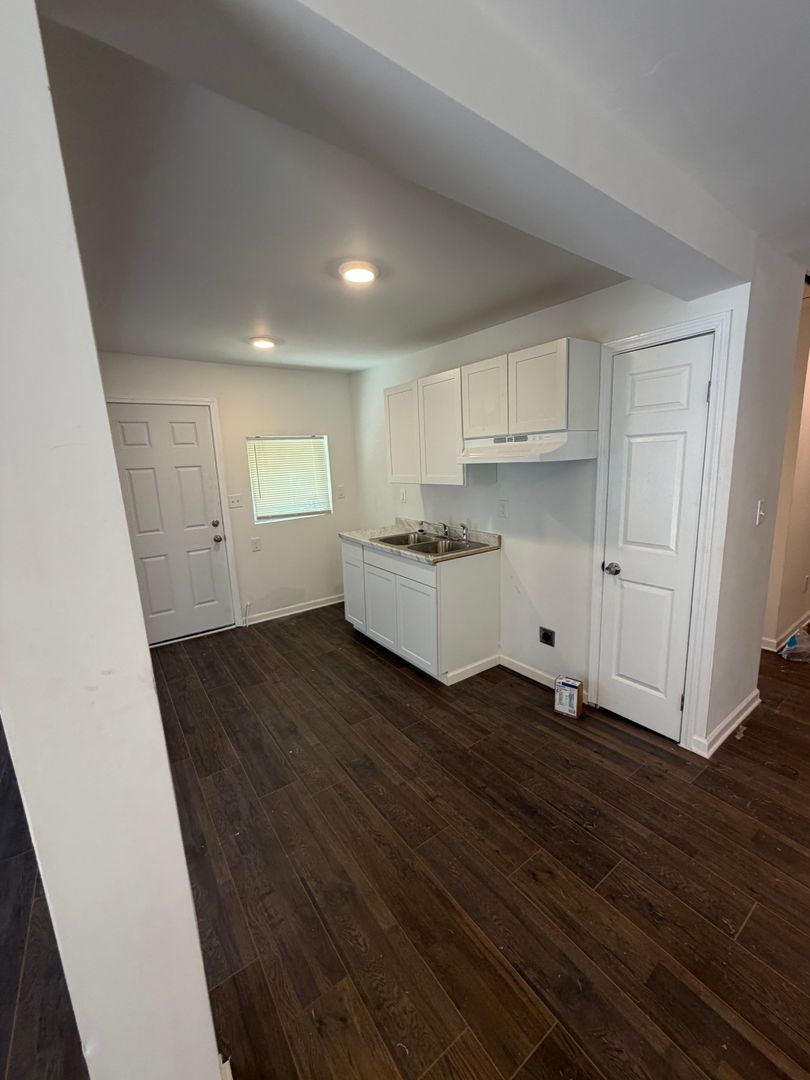 851 N Claybrook St 5 of 12