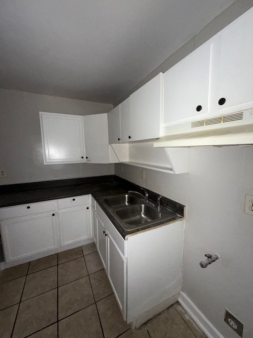 2740 McGregor Ave 8 of 10